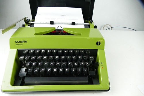 Macchina scrivere olympia - da,
